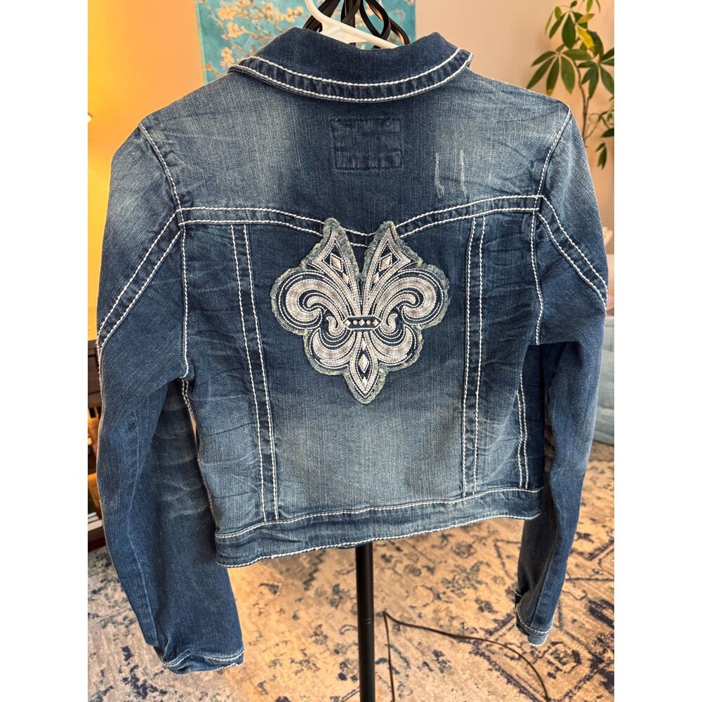 Vanity Denim Jacket Womens M Fleur-de-Lis Western Contrast Stitch Rhinestone NWT - Picture 3 of 11